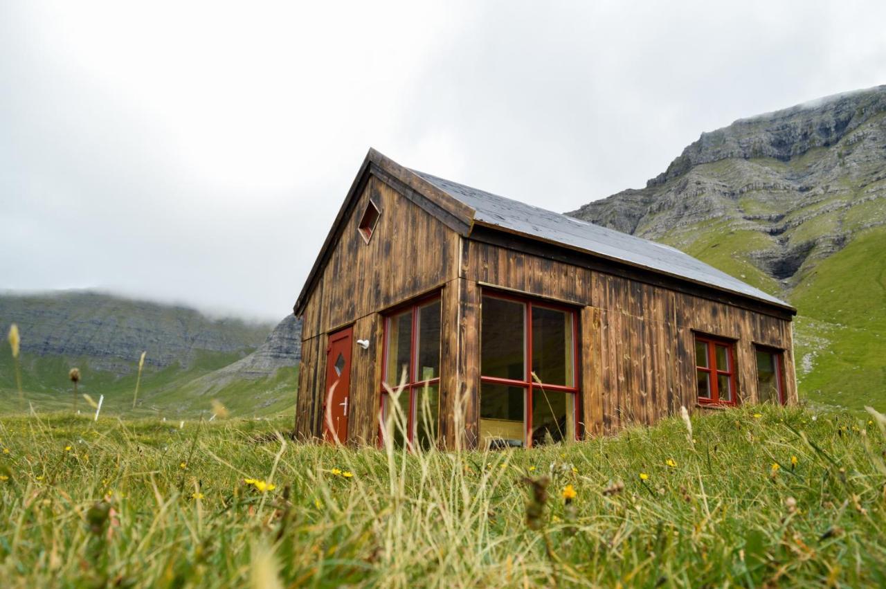 Mulafossur Cottage No 3 By Famous Waterfall In Gasadalur Exterior photo